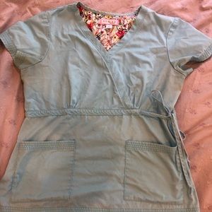 Koi scrub top L
